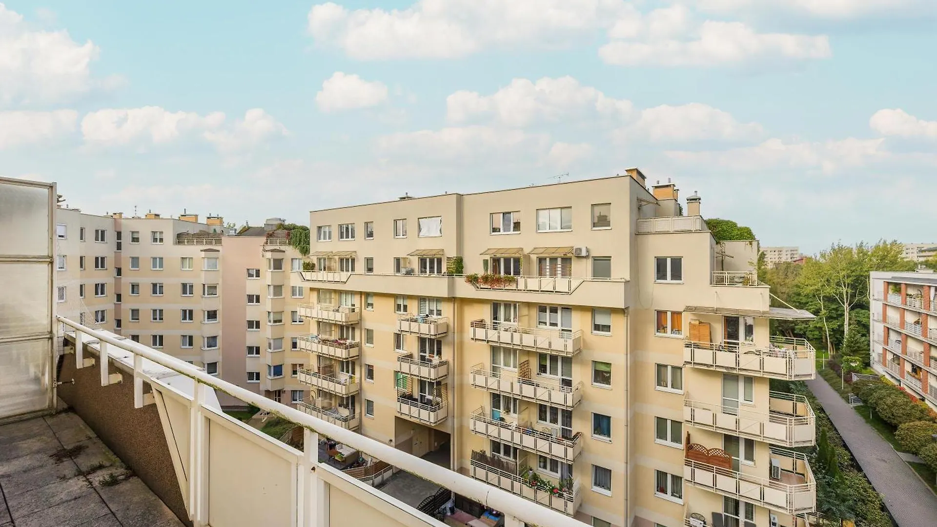 Cozy Apartment With Parking Near Warsaw Babice Airport By Noclegi Renters